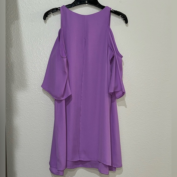 Gianni Bini Cold Shoulder Flowy Bethany Dress - Picture 4 of 8